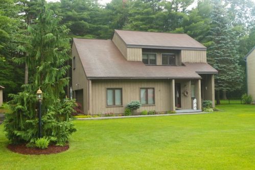 55 Lambert Dr, Glens Falls, NY 12804-9445