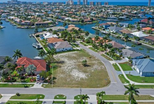 1148 Strawberry Ct, Marco Island, FL 34145-3579