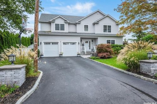 6 Kinn St, Blue Point, NY 11715-1506