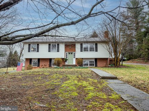 18 Main St, Round Hill, VA 20141-2411