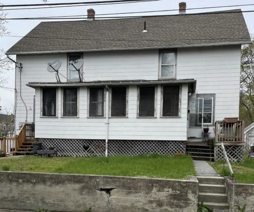 52 Linnell St, Moosup, CT 06354-1213