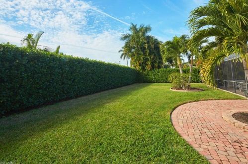 620 Binnacle Dr, Naples, FL 34103-2724