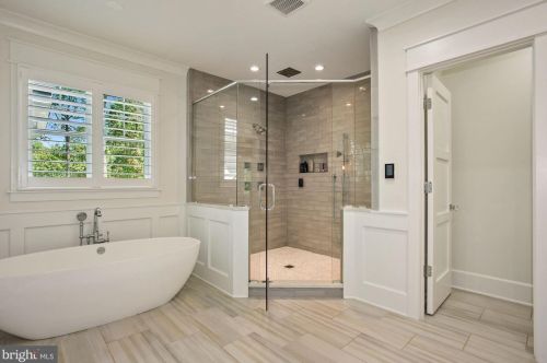 1044 Manning St, Great Falls VA  22066-1922 exterior