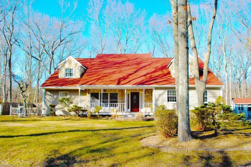 45 Jomar Rd, Shoreham, NY 11786-1937