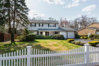 122 Fernwood Ave, Oakdale, NY 11769-2022