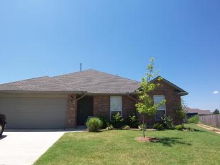 713 Dana Dr, Yukon OK  73099-1049 exterior