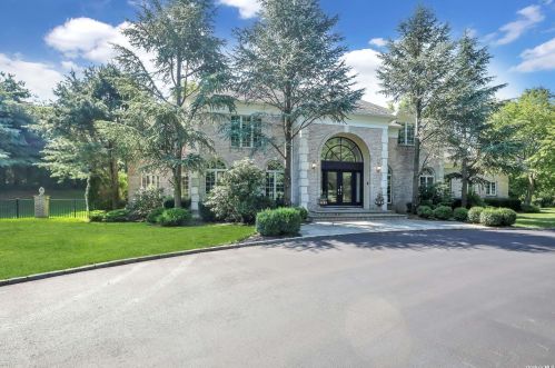 31 Stirrup Dr, Muttontown, NY 11545-2751