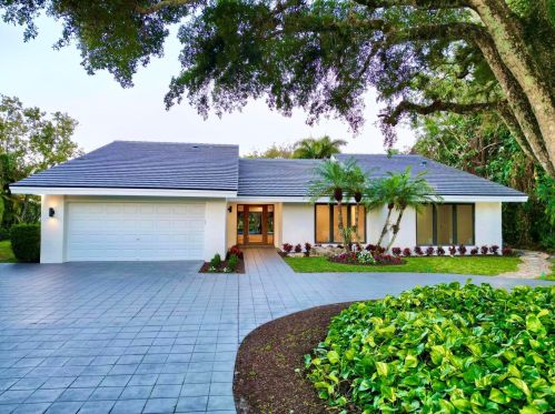 4315 Lakewood Dr, Delray Beach FL  33445-9004 exterior