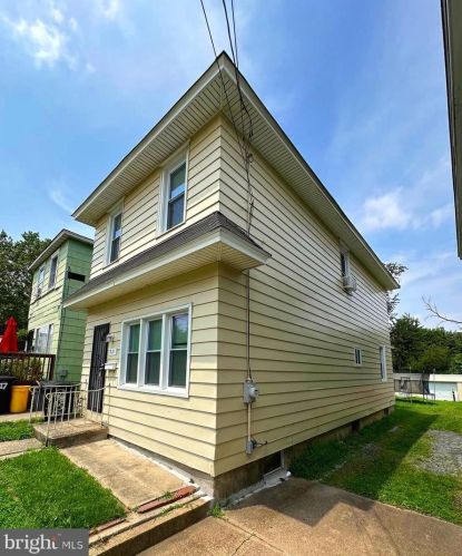 7521 River Rd, Camden, NJ 08110-3422