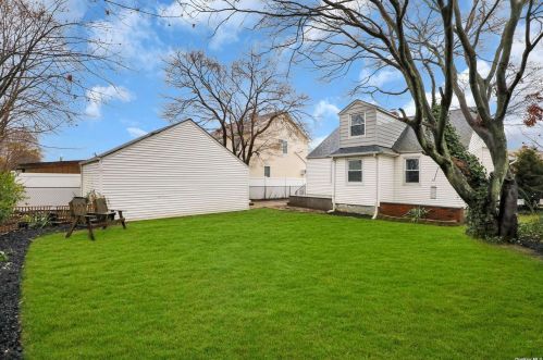 19 Revere Ave, Bethpage NY  11714-3115 exterior