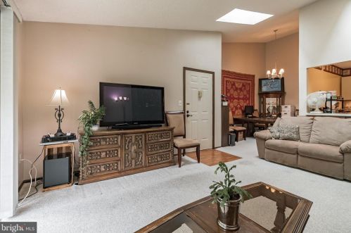 33 Scherer Ct, Trenton NJ  08648-2600 exterior