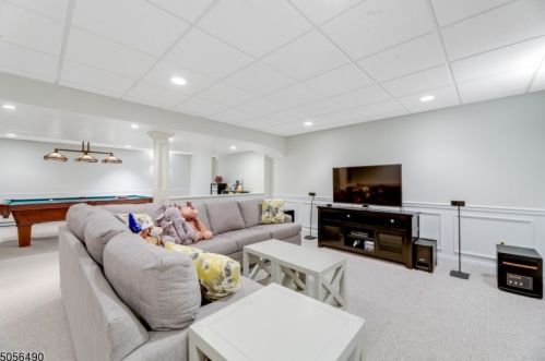31 Castle Ct, Dover NJ  07869-2024 exterior