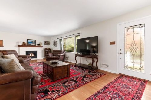 233 Bradford Rd, Bradfordwoods, PA 15015-1343