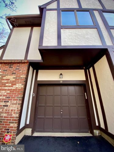 15 Cromwell Ct, Trenton, NJ 08628-2223