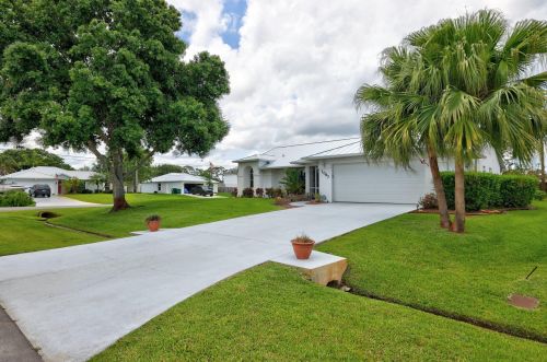 1097 Mataro Ave, Fort Pierce, FL 34953-3468