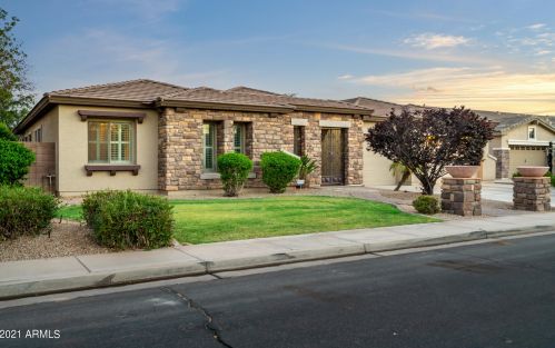 677 Elgin St, Gilbert, AZ 85295-1579