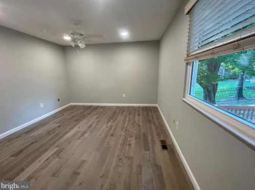 12822 Framingham Ct, Herndon VA  20171-2619 exterior