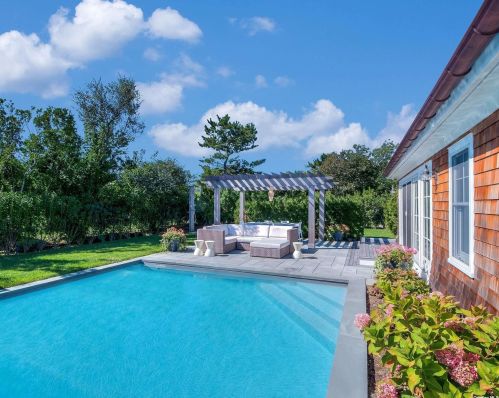 77 Hampton Ln, Promised Land, NY 11930-2230