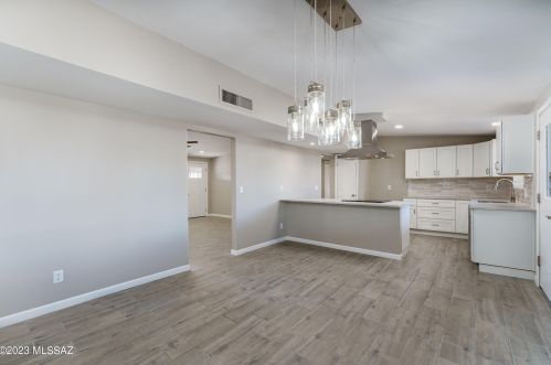 8801 Shiloh Pl, Tucson AZ  85710-2912 exterior