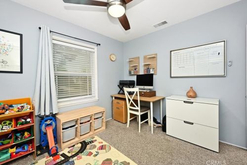 6654 Turnergrove Dr, Lakewood CA  90713-2752 exterior