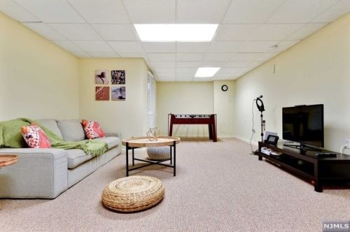 28 Iris Cir, Ridgewood NJ  07452-3428 exterior