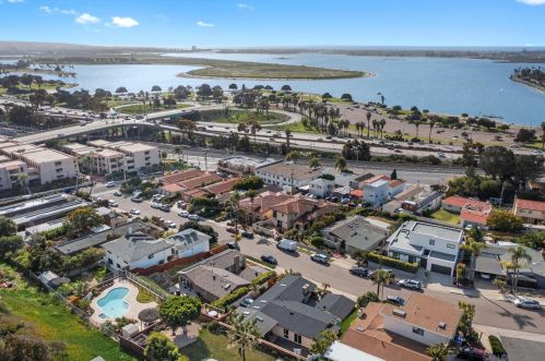 2875 Lloyd St, San Diego CA 92117-6031 exterior