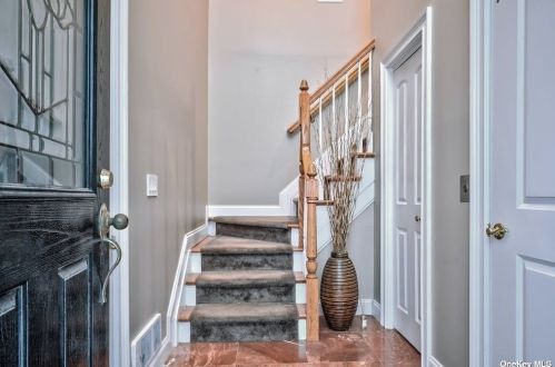272 Roosevelt Way, Westbury, NY 11590-6699