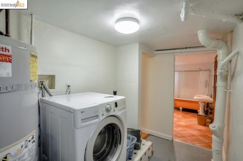 3241 Hollis St, Oakland CA 94608-2514 exterior