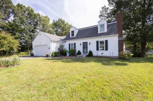 18 Normandy Dr, Waterbury, CT 06705-3774