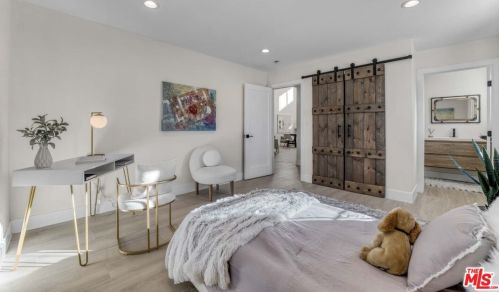 11512 La Maida St, North Hollywood CA  91601-4323 exterior