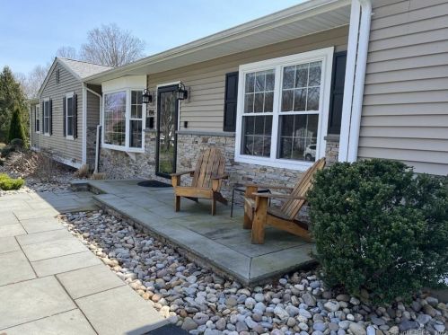 194 Robin Ln, Cheshire, CT 06410-2428