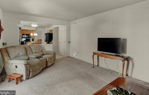 6550 Baywood Dr, Harrisburg PA 17111-6894 exterior