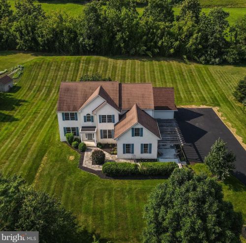 3586 Woodbyne Rd, Hellertown, PA 18055-3163