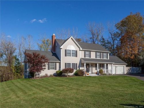 5 Park Ln, Brookfield Center, CT 06804-3918