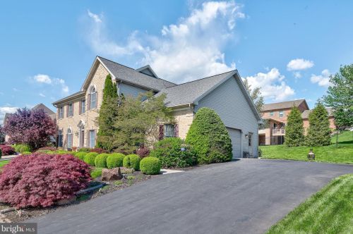1014 Saffron Dr, Navy Sup Dpt, PA 17050-9107