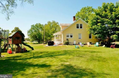 21 Loudoun St, Lovettsville VA  20180-8513 exterior