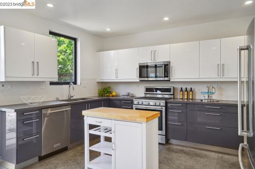732 34th St, Oakland, CA 94609-2907