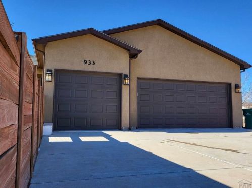 933 Los Charros Dr, Pueblo, CO 81007-6168