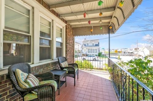 159-53 100th St, Jamaica, NY 11414-1707