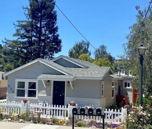 525 Le Point St, Pismo Beach, CA 93420-2827