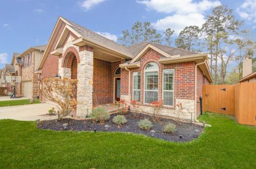 2439 Garden Shadow Dr, Conroe TX  77384-2124 exterior