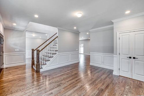 5 Stratford Rd, Hicksville, NY 11803-2611