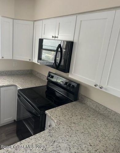 2270 Fox Hollow Dr, Titusville, FL 32796-4559