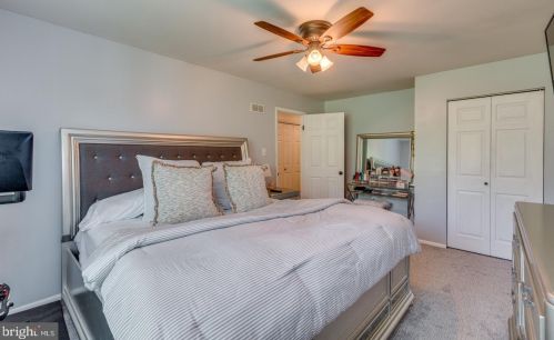 1120 Harbour Dr, Palmyra NJ  08065-1206 exterior