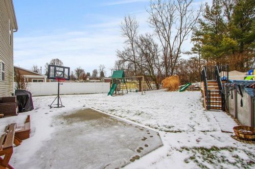 401 Highview Dr, Bellefontaine OH  43311-9145 exterior