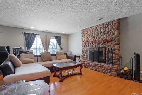 6040 Moraga Ave, Riverside CA 92509-6251 exterior