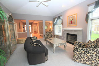 16855 Lake Rd, Brookfield, WI 53005-5744