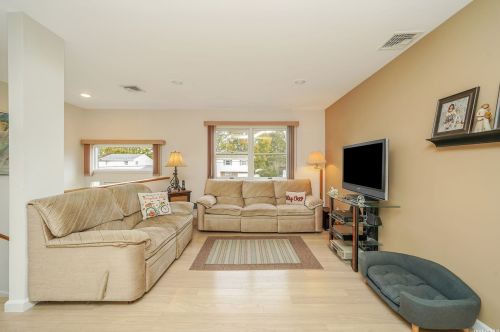 8 Impala Dr, South Setauket, NY 11720-1505