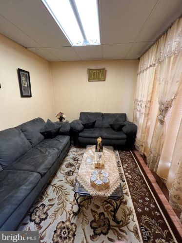 637 Chester Pike, Prospect Park, PA 19076-1506