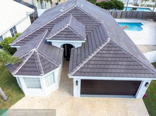 1903 180 Ter, Hollywood FL 33029-5173 exterior